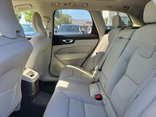 2025 Volvo XC60 Plug-In Hybrid T8 Plus