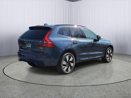 2025 Volvo XC60 Plug-In Hybrid T8 Plus