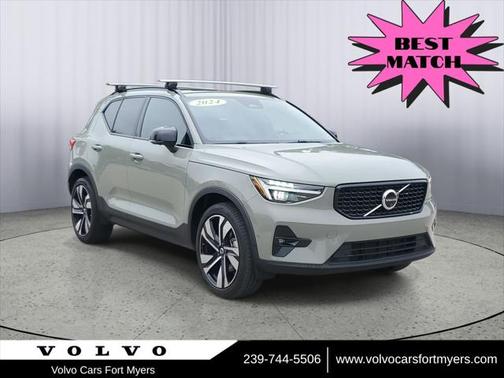 2024 Volvo XC40 B5 Ultimate Dark Theme