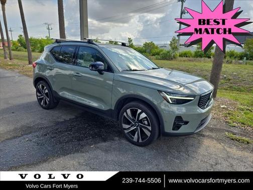 2024 Volvo XC40 B5 Ultimate Dark Theme