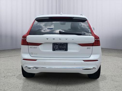 2023 Volvo XC60 B5 Ultimate Bright Theme