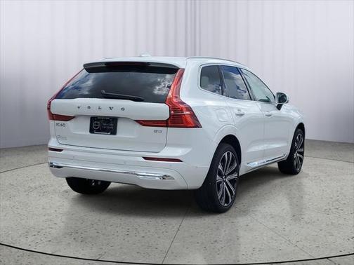 2023 Volvo XC60 B5 Ultimate Bright Theme