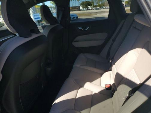 2026 Volvo XC60 B5 Core