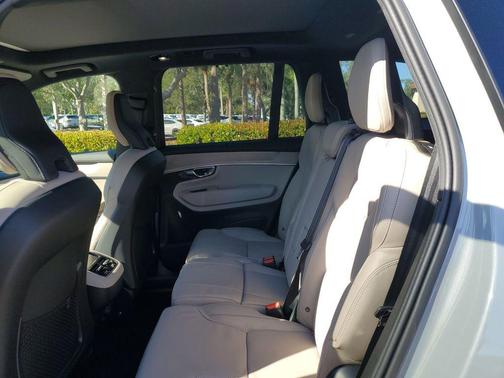 2026 Volvo XC90 B6 Ultra Dark Theme 7-Seater