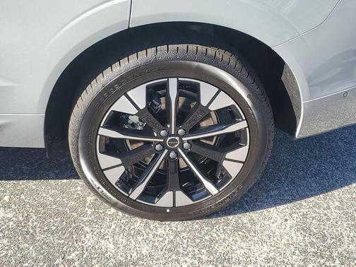 2026 Volvo XC60 Plug-In Hybrid T8 Plus