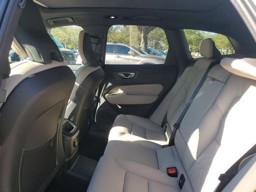 2026 Volvo XC60 Plug-In Hybrid T8 Plus