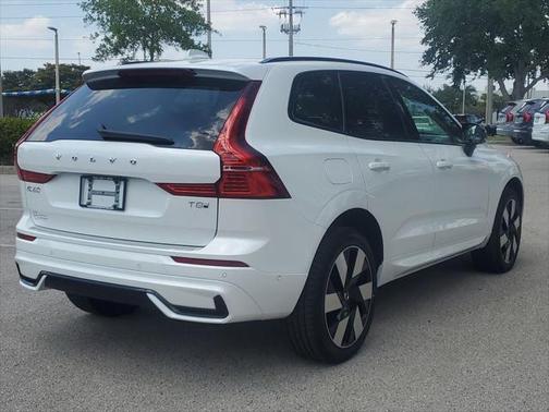 2025 Volvo XC60 Plug-In Hybrid T8 Plus