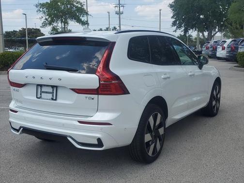 2025 Volvo XC60 Plug-In Hybrid T8 Plus