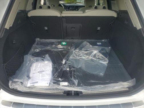 2025 Volvo XC60 Plug-In Hybrid T8 Plus