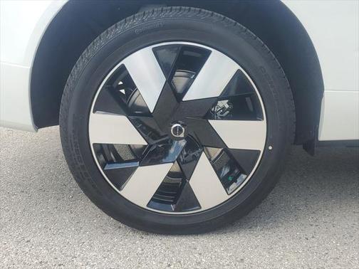 2025 Volvo XC60 Plug-In Hybrid T8 Plus