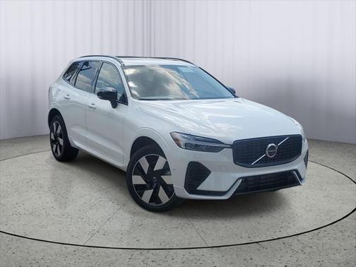 2025 Volvo XC60 Plug-In Hybrid T8 Plus