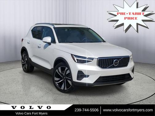2025 Volvo XC40 B5 Ultra Bright Theme