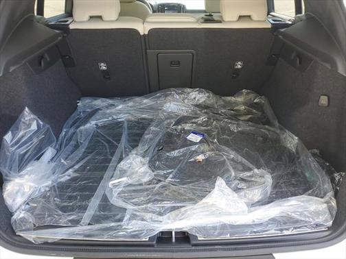 2025 Volvo XC40 B5 Ultra Bright Theme