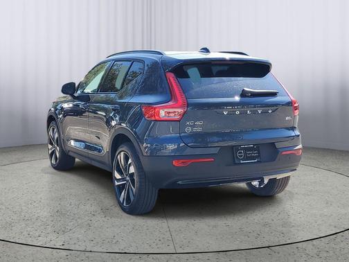 2026 Volvo XC40 B5 Plus