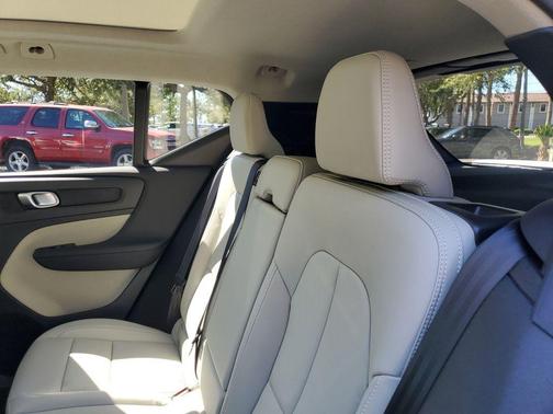 2026 Volvo XC40 B5 Plus