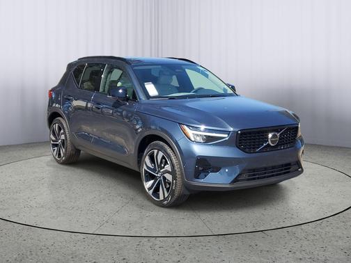 2026 Volvo XC40 B5 Plus