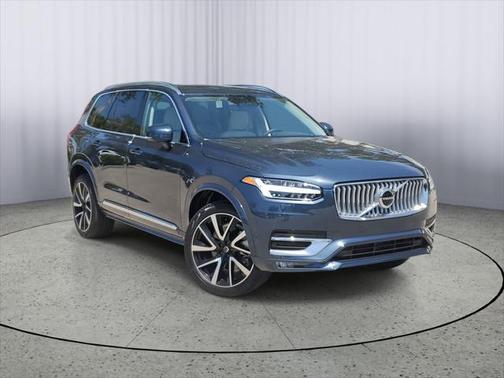 2025 Volvo XC90 B5 Plus