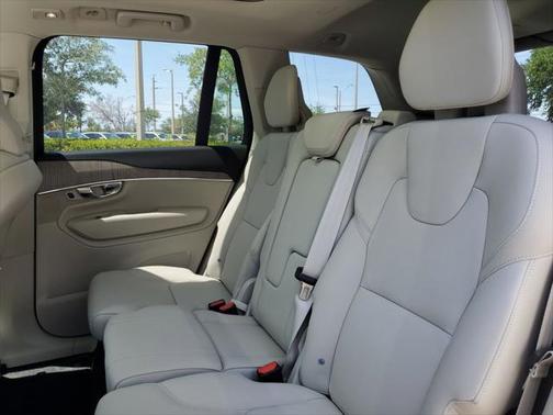 2025 Volvo XC90 B5 Plus