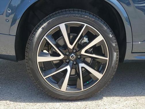 2025 Volvo XC90 B5 Plus