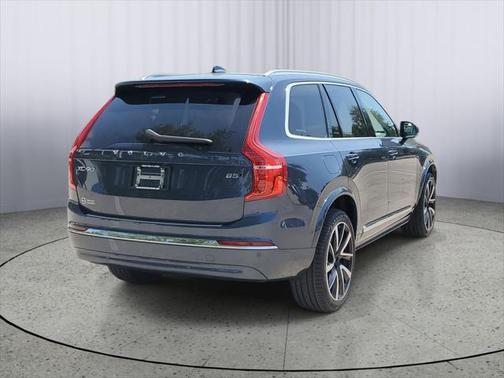 2025 Volvo XC90 B5 Plus