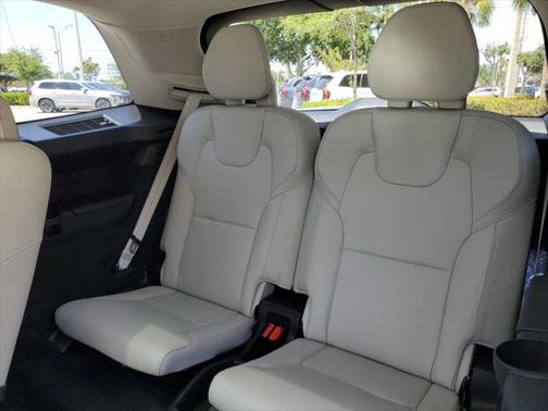 2025 Volvo XC90 B5 Plus
