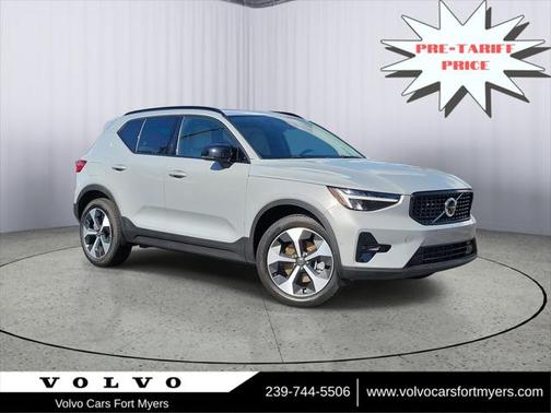 2025 Volvo XC40 B5 Plus Dark Theme