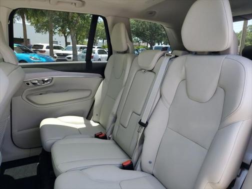 2025 Volvo XC90 B5 Core