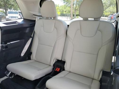 2025 Volvo XC90 B5 Core