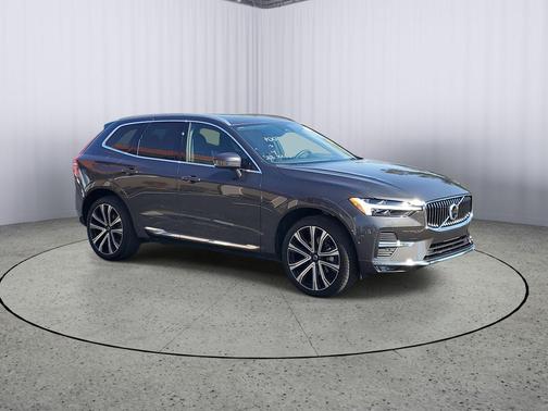 2023 Volvo XC60 B5 Ultimate Bright Theme