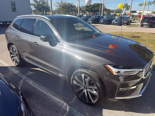 2023 Volvo XC60 B5 Ultimate Bright Theme