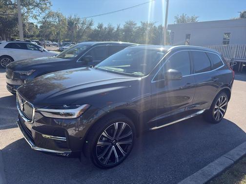 2023 Volvo XC60 B5 Ultimate Bright Theme