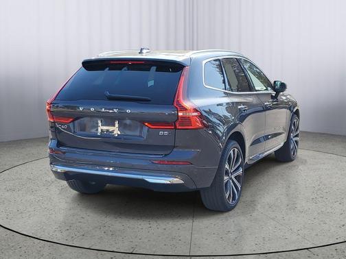 2023 Volvo XC60 B5 Ultimate Bright Theme