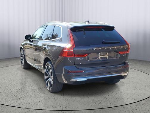 2023 Volvo XC60 B5 Ultimate Bright Theme