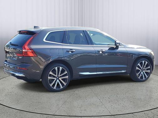 2023 Volvo XC60 B5 Ultimate Bright Theme