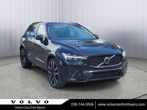2023 Volvo XC60 B5 Ultimate Dark Theme