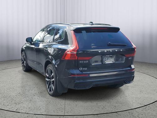 2023 Volvo XC60 B5 Ultimate Dark Theme