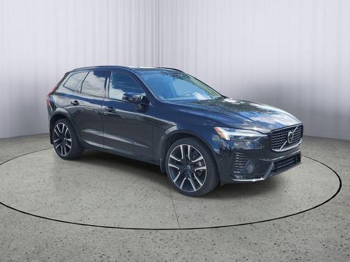 2023 Volvo XC60 B5 Ultimate Dark Theme