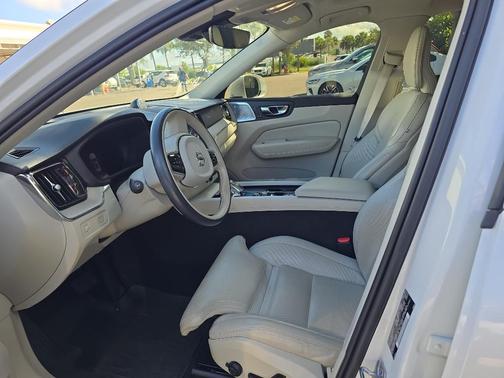 2022 Volvo XC60 B5 Inscription