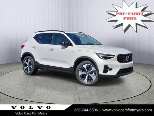 2025 Volvo XC40 B5 Plus Dark Theme