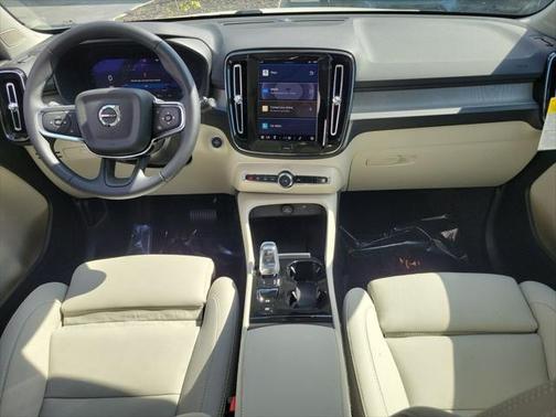 2025 Volvo XC40 B5 Plus Dark Theme