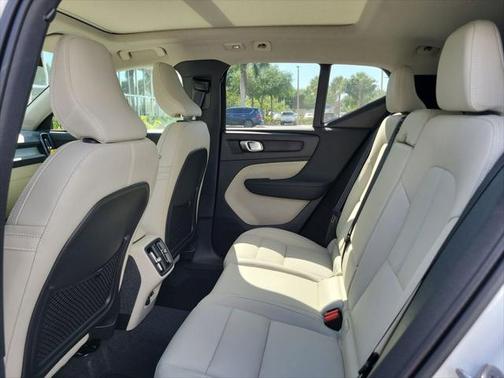 2025 Volvo XC40 B5 Plus Dark Theme