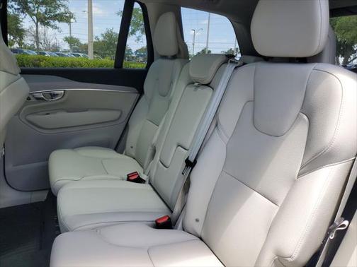 2025 Volvo XC90 B5 Core