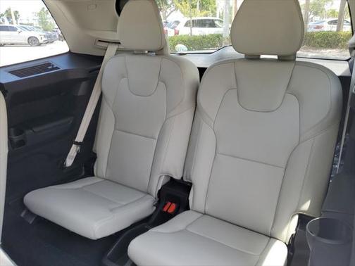 2025 Volvo XC90 B5 Core