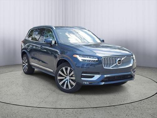 2025 Volvo XC90 B5 Core