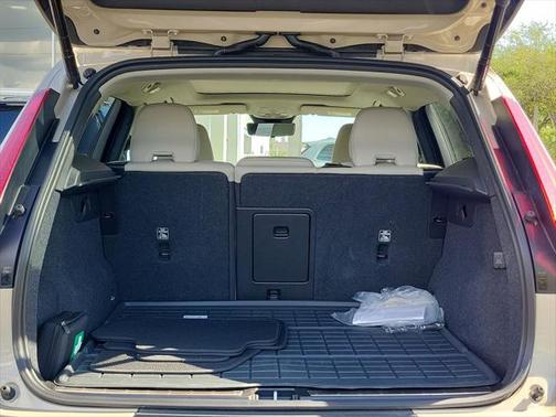2025 Volvo XC40 B5 Plus Bright Theme