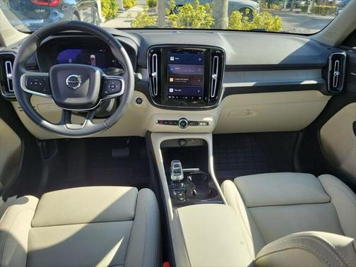 2025 Volvo XC40 B5 Plus Bright Theme