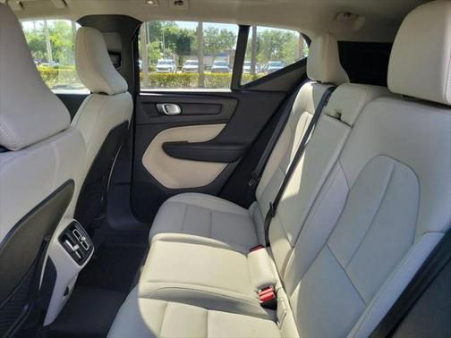 2025 Volvo XC40 B5 Plus Bright Theme