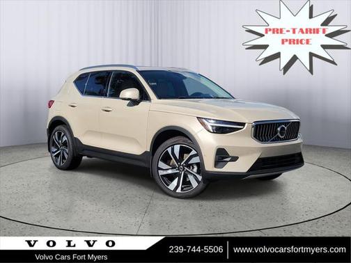 2025 Volvo XC40 B5 Plus Bright Theme
