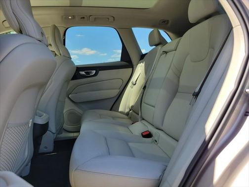 2025 Volvo XC60 B5 Core