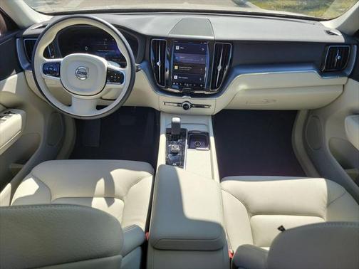 2025 Volvo XC60 B5 Core